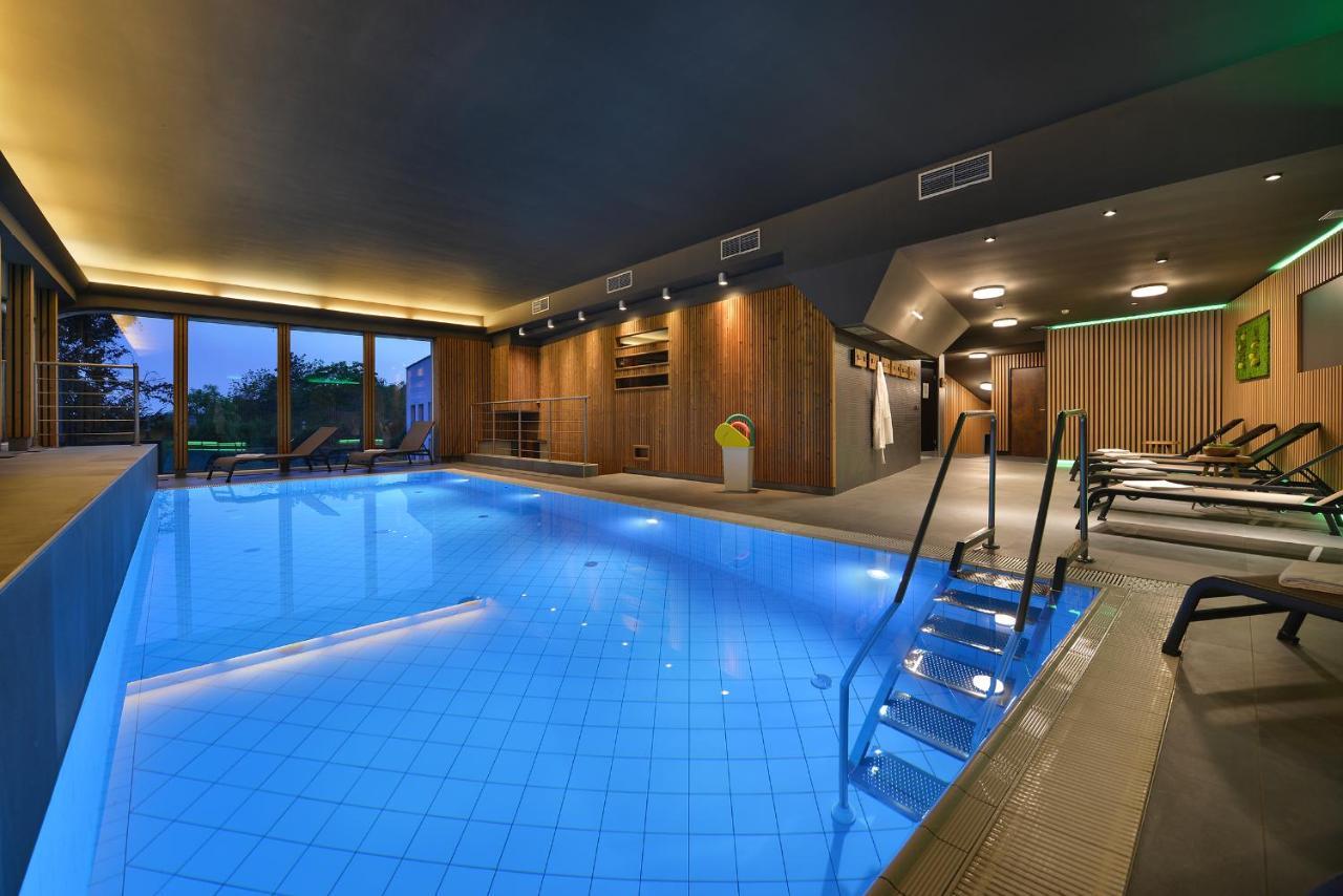 Maxmilian Lifestyle Resort Loucen Exterior foto