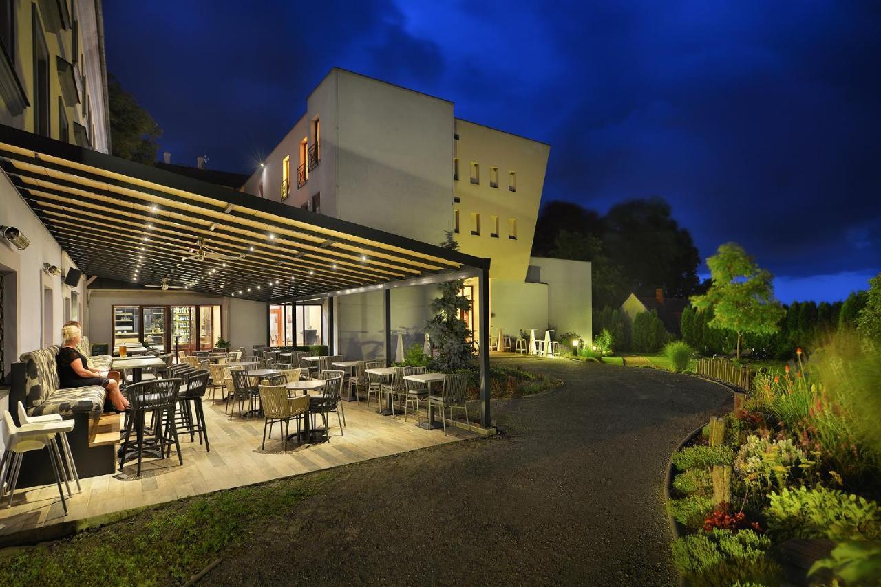 Maxmilian Lifestyle Resort Loucen Exterior foto